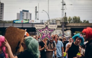 Bei der Kundgebung vor dem Holzmarkt versammelten sich die Berliner*innen um ihre Solidarität auszudrücken. ©Holzmarkt/Eyecandy