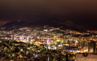 Blick über das nächtliche Sarajevo, Winter 2019 ©Oliver Wolff