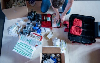 A rescue bag is being packed for a deployment. ©Christoph Löffler